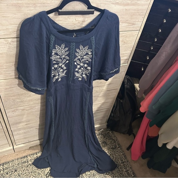 Elegant Blue Embroidered Maxi Dress - Picture 2 of 5